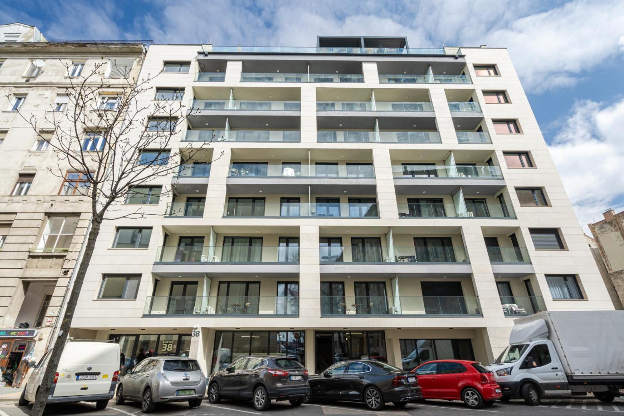 Апартаменти Near The River 2
